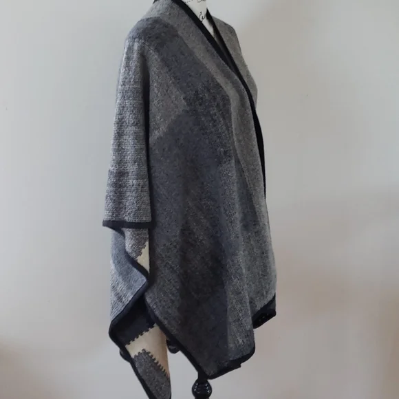 Gray Plaid Women WOOL Blend  Open Front Boho Cape Wrap Sweater Coat - Picture 10 of 16